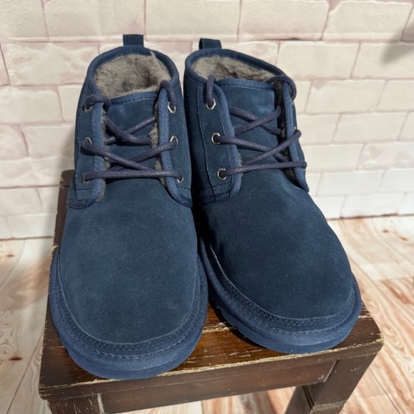 UGG Men's Deep Blue Chukka Boots size 8 or Women’s size 9.5 - Picture 1 of 9